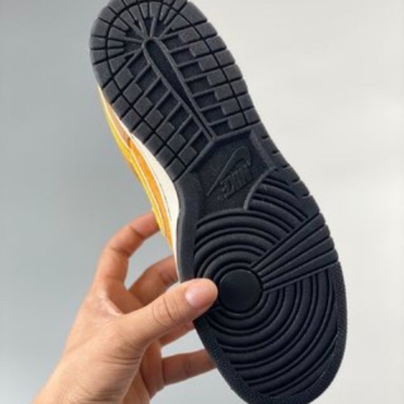 Athletic_Shoes